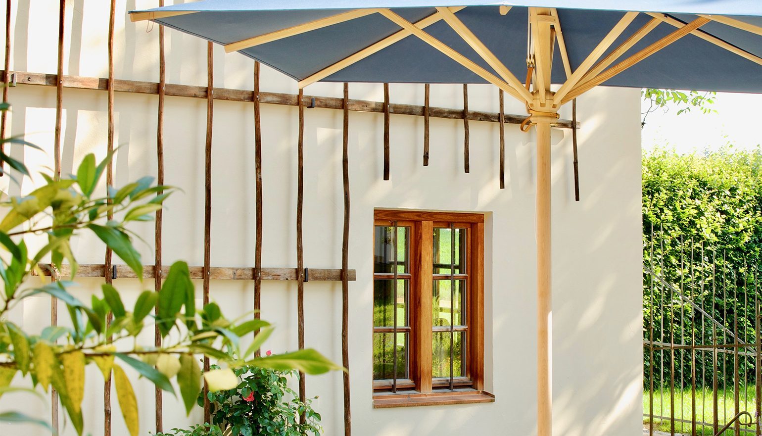 zuhaeusl-am-chiemsee-bei-uns-parllax-1